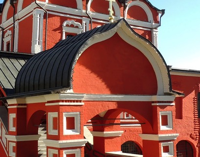 Le Kokochnik en architecture traditionnelle russe, élément classique