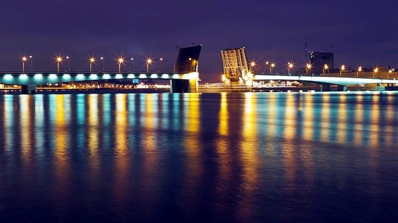 Pont Alexandre Nevski de Saint-Pétersbourg, l'ouverture des ponts