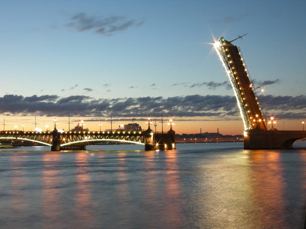 Pont de la Trinité de Saint-Pétersbourg, l'ouverture des ponts