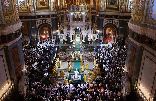 La ceremonia de Navidad ortodoxa en la Catedral de Cristo Salvador en Moscu