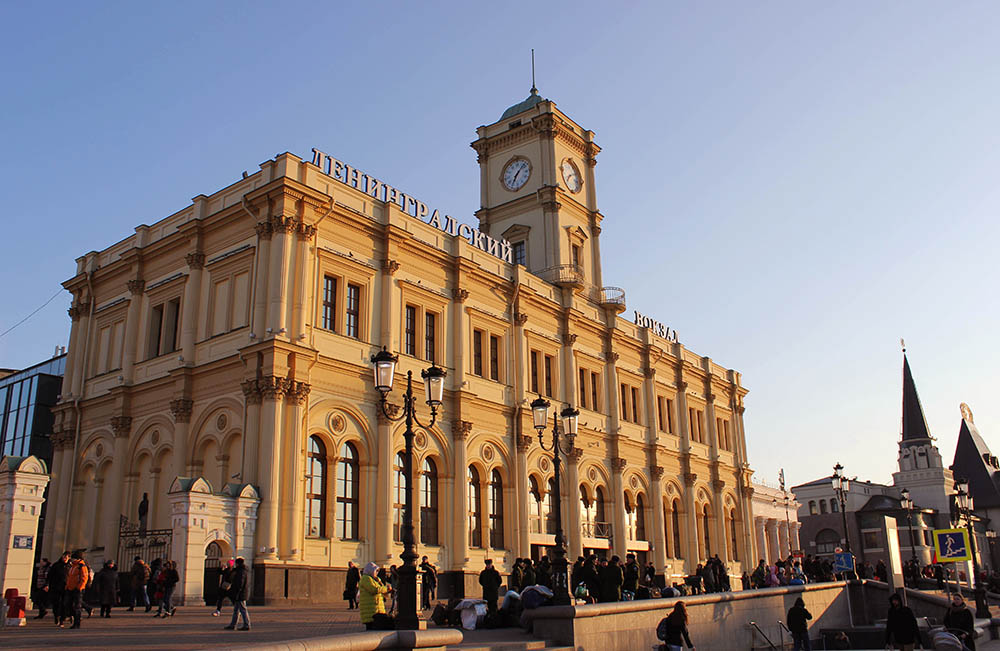 La Gare de Leningrad à Moscou: lieu de départ des trains vers Saint-Pétersbourg