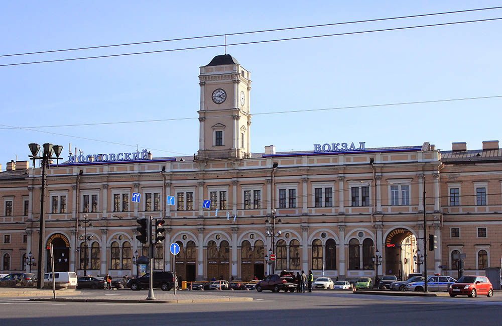 la gare de Moscou à Saint-Pétersbourg