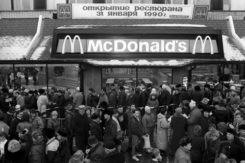 L'inauguration de McDonald's à Moscou le 31 janvier 1990