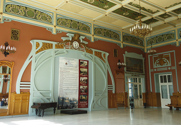 La salle d’attente de la gare de Vitebsk de Saint-Pétersbourg