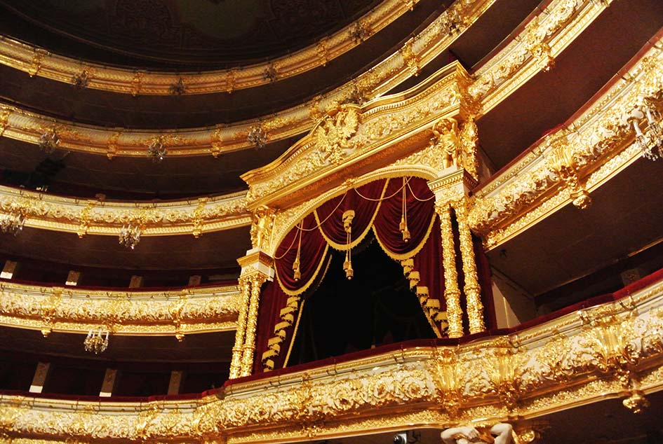 Visita entre las bambalinas en el Teatro Bolshói.
