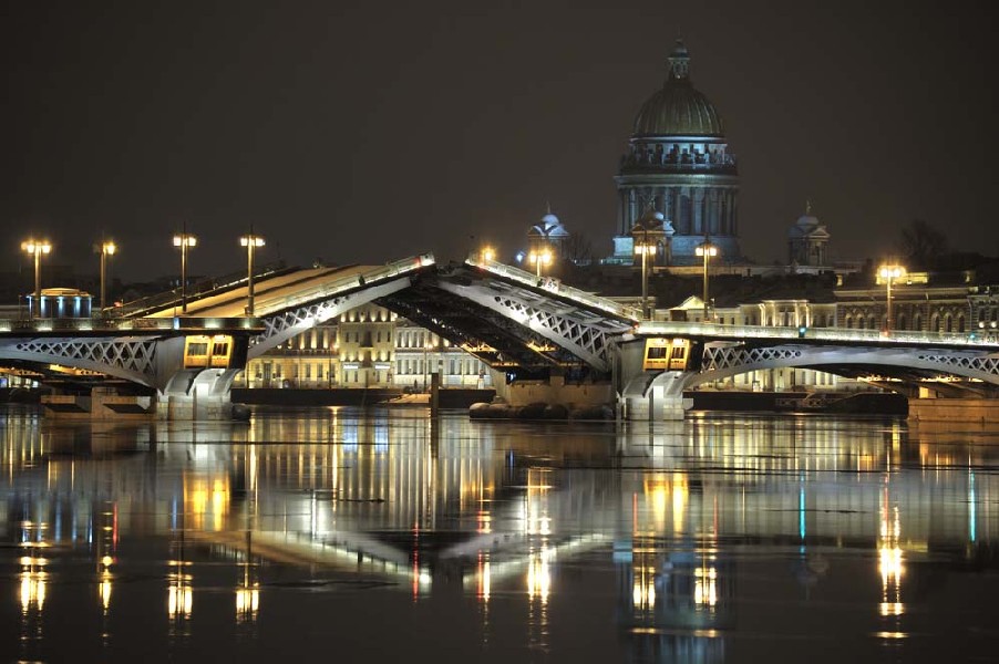 Pont de l'Annonciation de Saint-Pétersbourg, l'ouverture des ponts