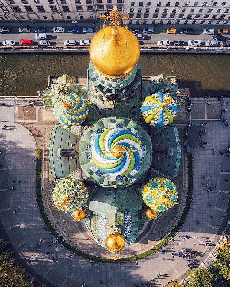 La Iglesia del Salvador en San Petersburgo, vista aérea, la base del edificio es el cuadrado