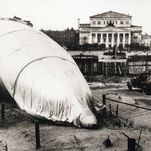 Un dirigible de la defensa aerea en la plaza Teatrálnaya en Moscú, 1941