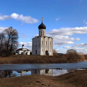 Église de l'Intercession-de-la-Vierge sur la Nerl à Bogolioubovo