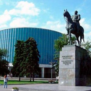 Le monument Koutouzov à l'entrée du Musée-panorama Bataille de Borodino