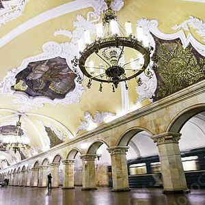Станция Комсомольская, Экскурсия по Московскому метро на французском, английском, испанском, португальском, немецком языке.