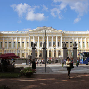 Le musée russe de Saint-Pétersbourg: le palais Michel - bâtiment principal