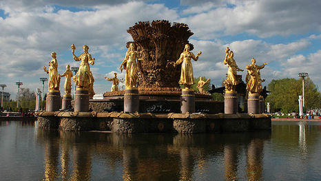 The Friendship of Nations fountain in VDNKh - guided tour 