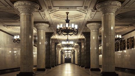 le métro de Saint-Pétersbourg: architecture, histoire, visite guidée