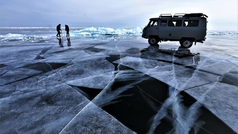 Traversée vers l'île d'Olkhon en voiture sur glace 