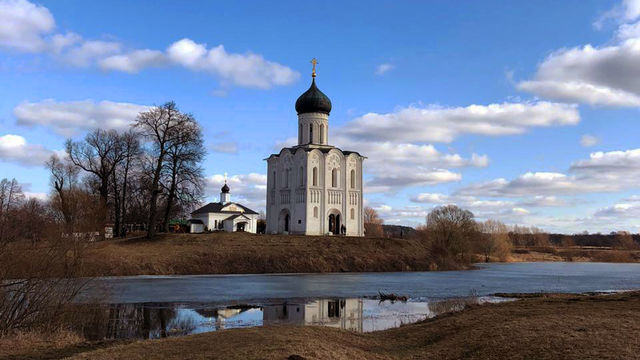 Église de l'Intercession-de-la-Vierge sur la Nerl à Bogolioubovo