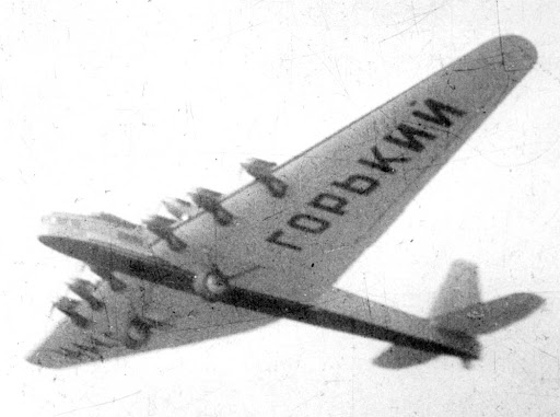 L'avion Maxime Gorki